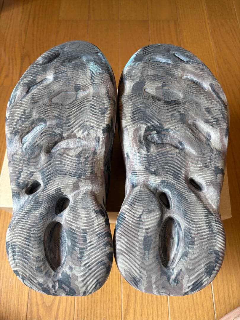 靴 adidas YEEZY Foam Runner MX Cinder