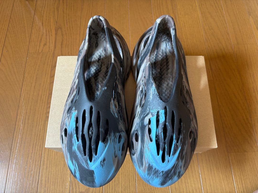 靴 adidas YEEZY Foam Runner MX Cinder