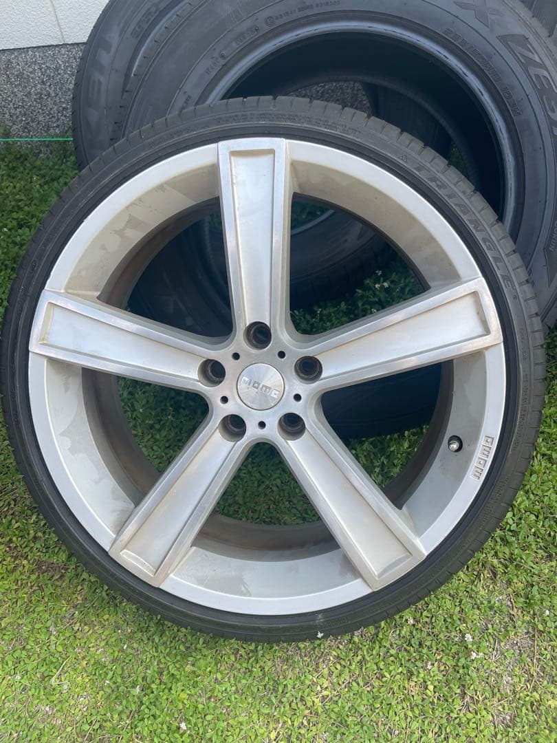 momo ホイール　19インチ　8j 114.3