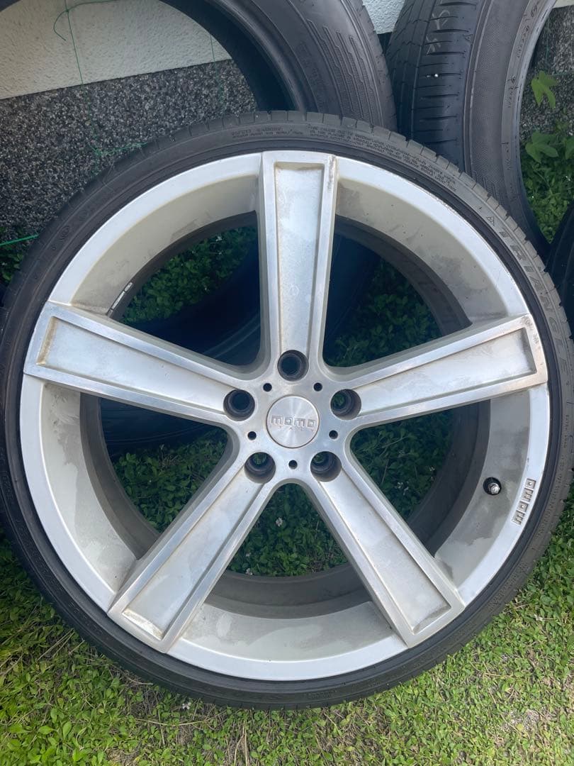 momo ホイール　19インチ　8j 114.3