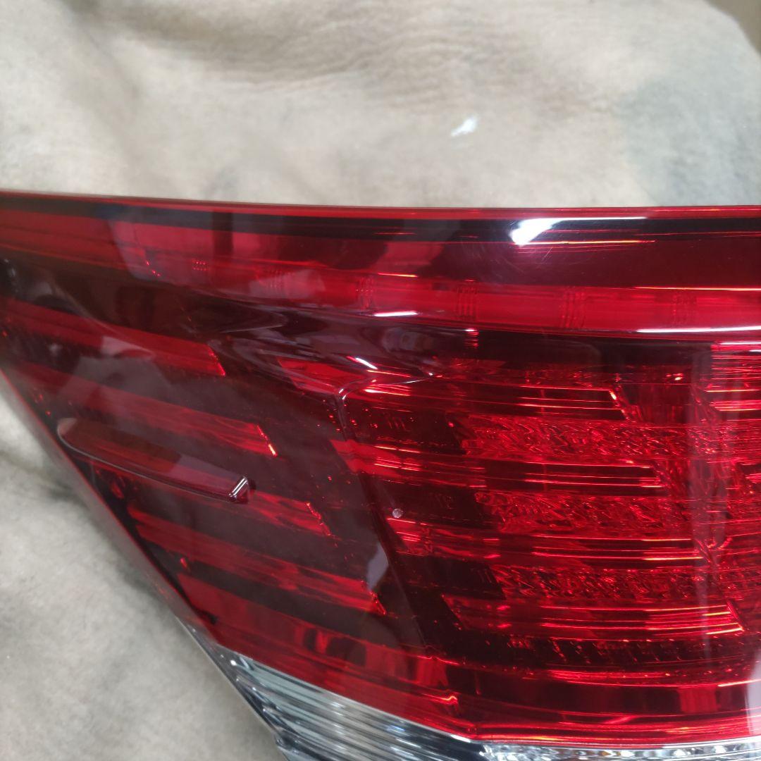 210クラウン　左テールランプ