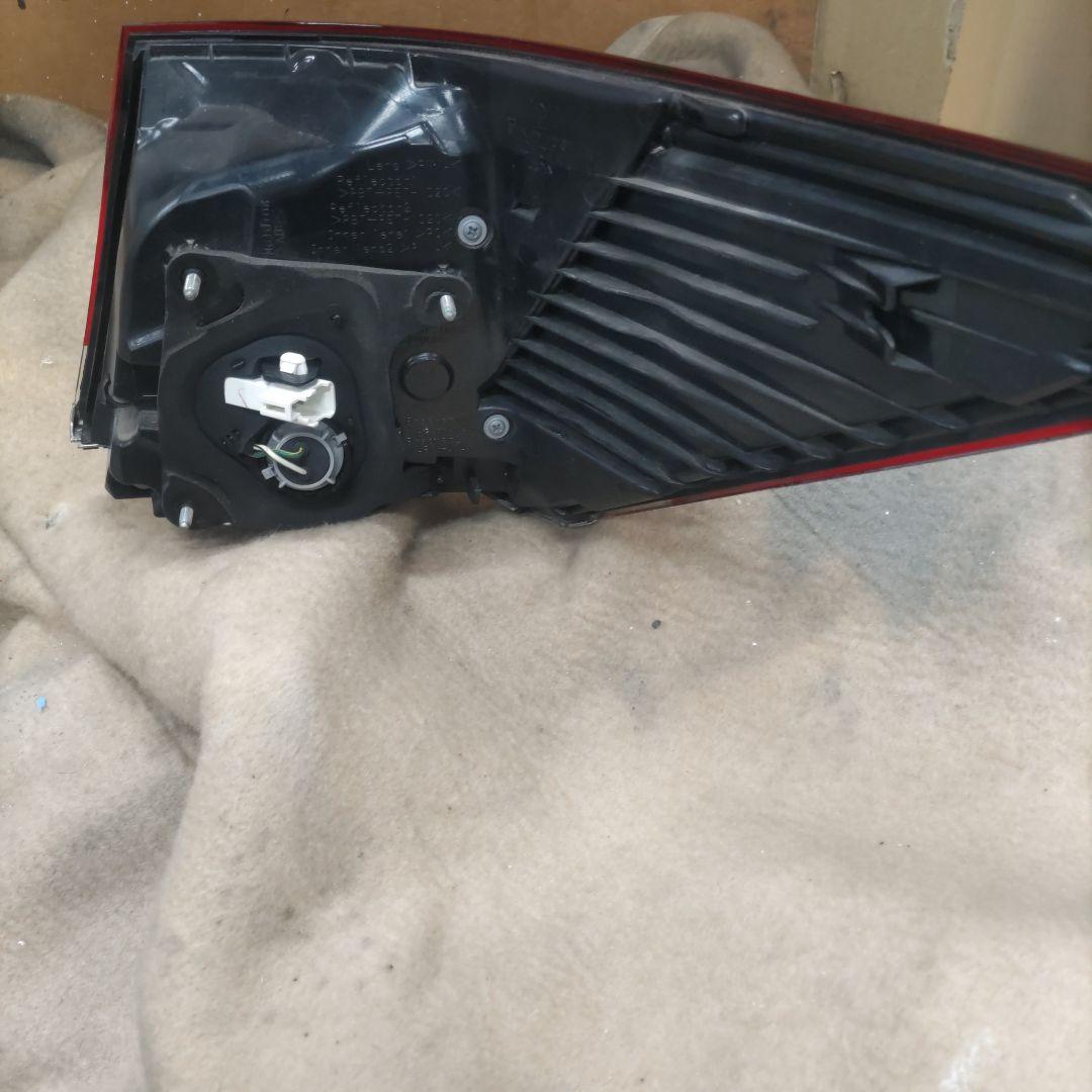 210クラウン　左テールランプ