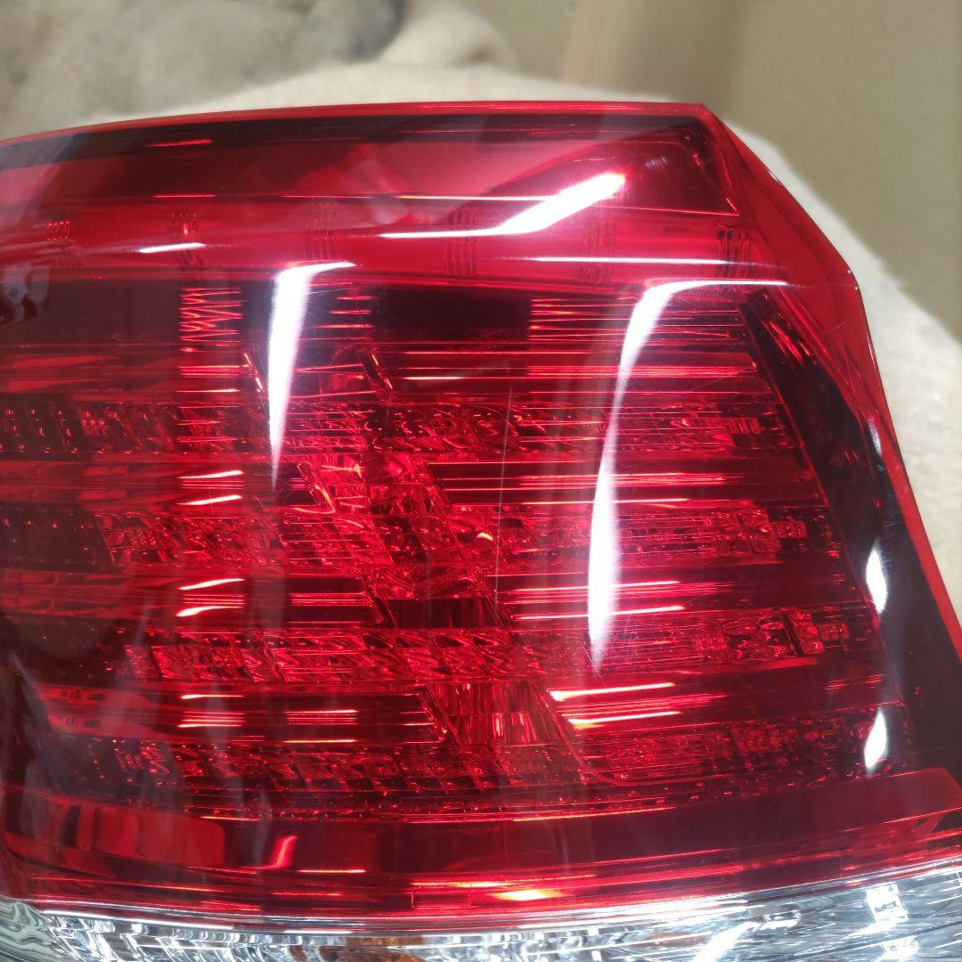 210クラウン　左テールランプ