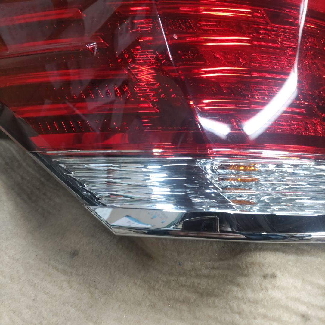 210クラウン　左テールランプ