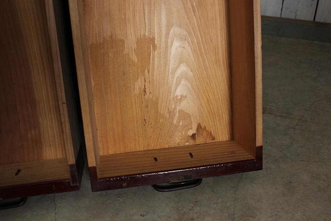 丸金具付き小抽斗3杯×欅戸の戸棚　庄内箪笥　タンス　収納　古家具　古民家時代家具