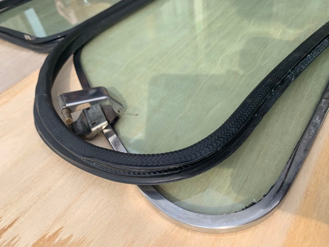 ローバーミニ 開閉式クウォーターガラス