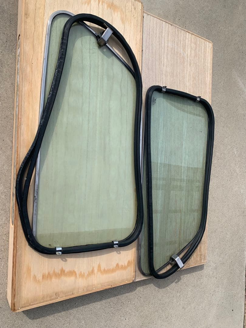 ローバーミニ 開閉式クウォーターガラス