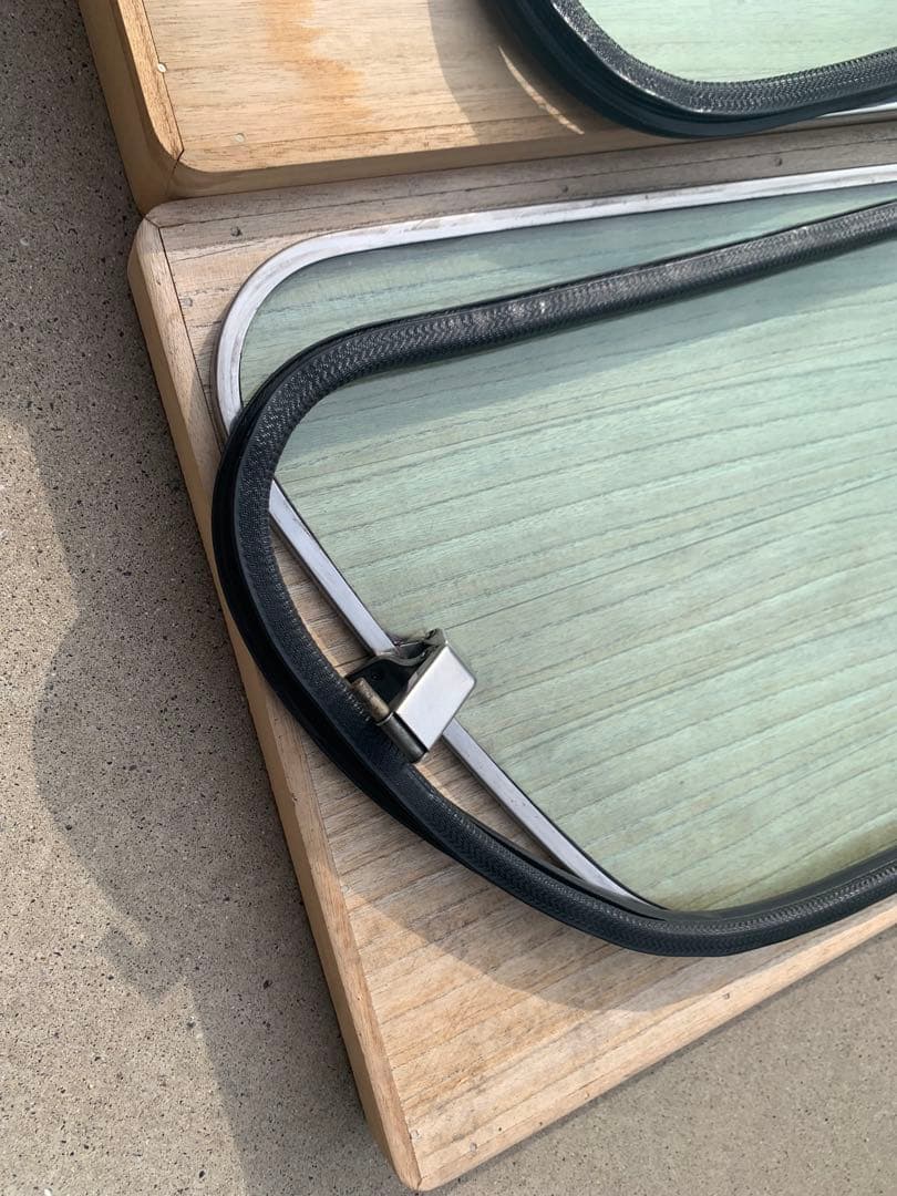 ローバーミニ 開閉式クウォーターガラス