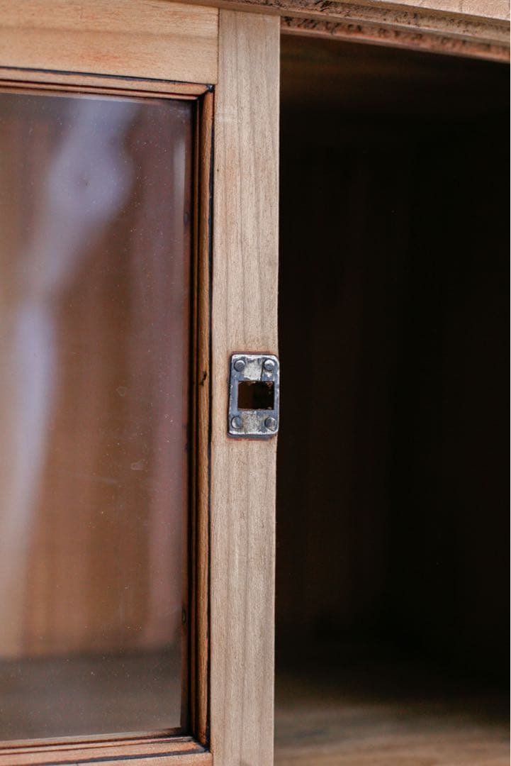 ショーケース　ガラス戸　無垢材　杉材　飾り棚　展示棚　古家具　古道具