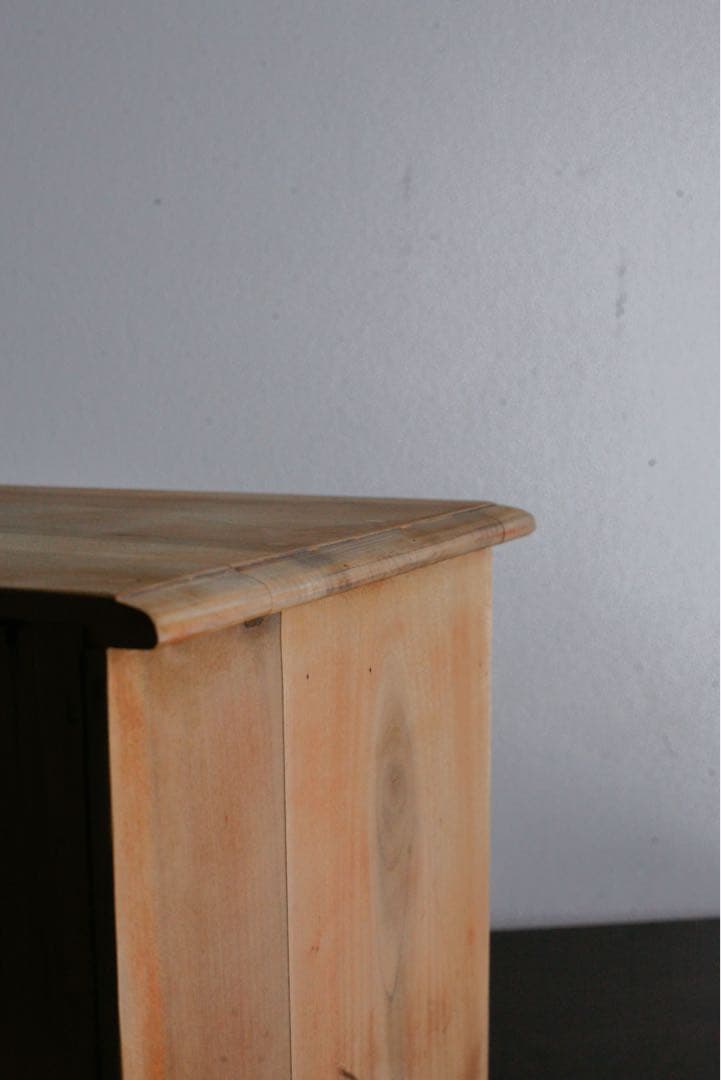 ショーケース　ガラス戸　無垢材　杉材　飾り棚　展示棚　古家具　古道具