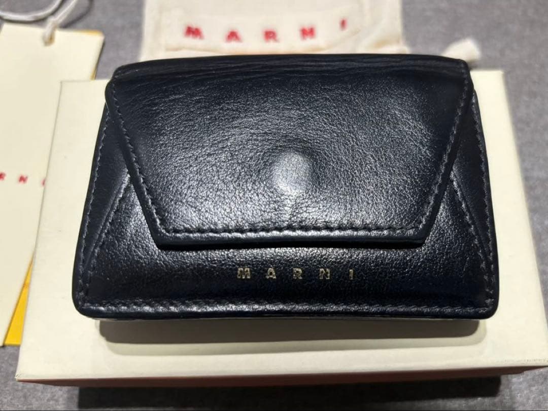 最終値下げです　MARNI ブラック 三つ折り財布
