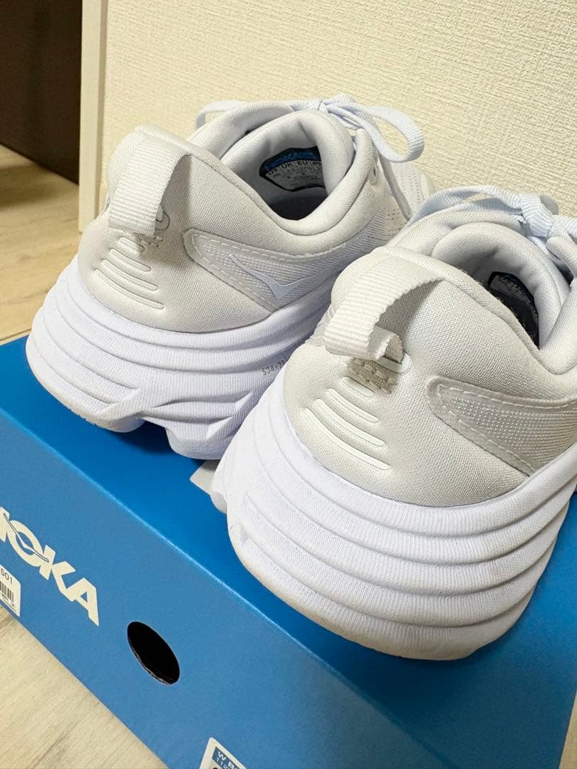 HOKA ホワイト スニーカー 厚底