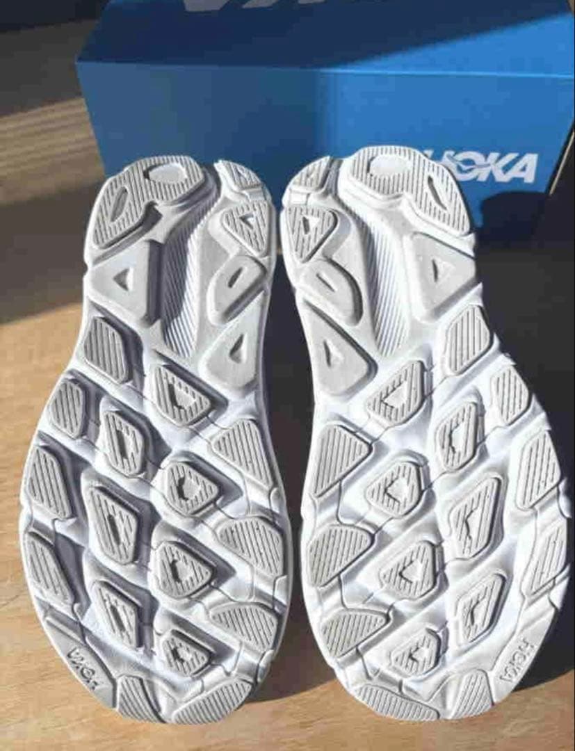 HOKA ホワイト スニーカー 厚底