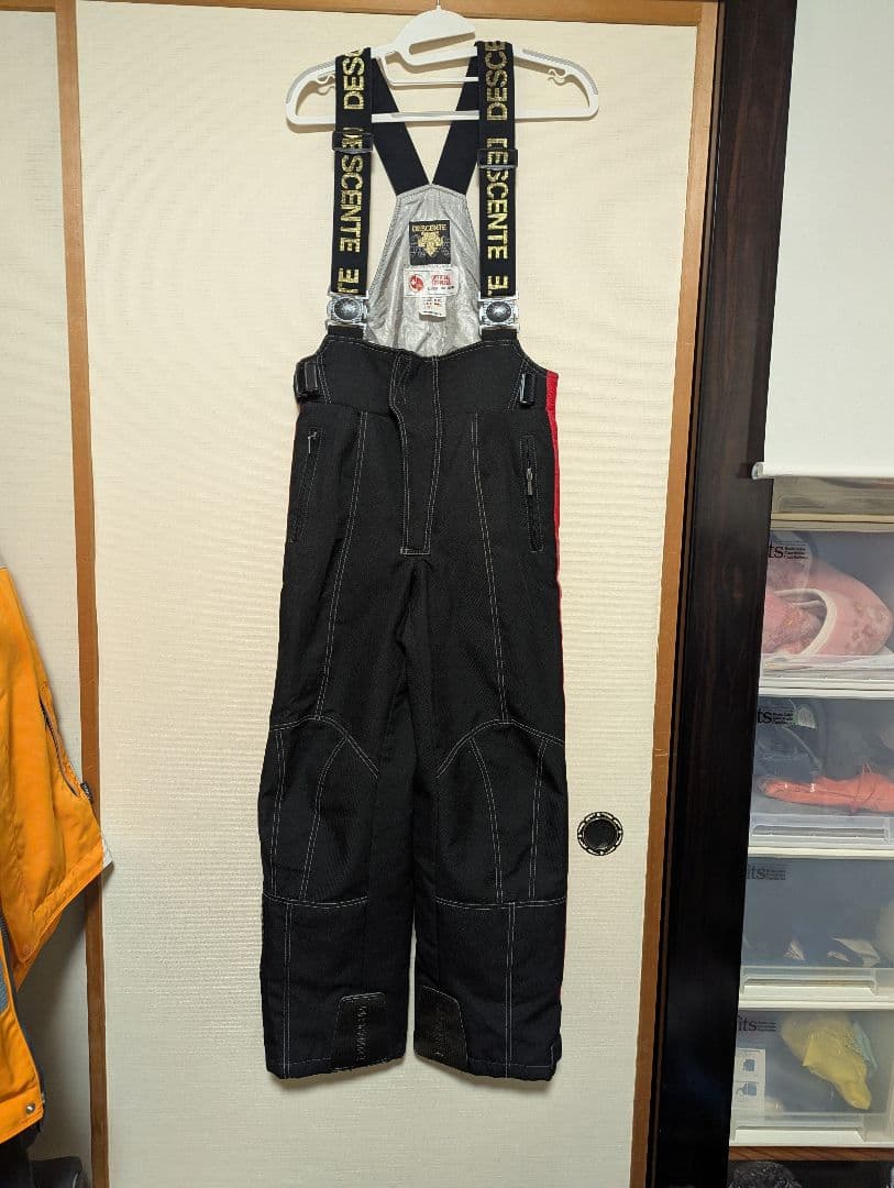 DESCENTE サスペンダー付きオーバーオール 黒赤