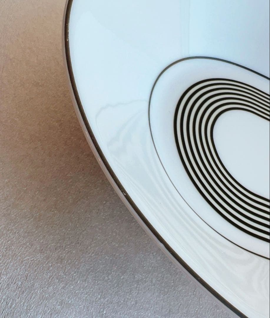 HERMES ラリー24 オーバルプレート　ホワイト/ ブラック