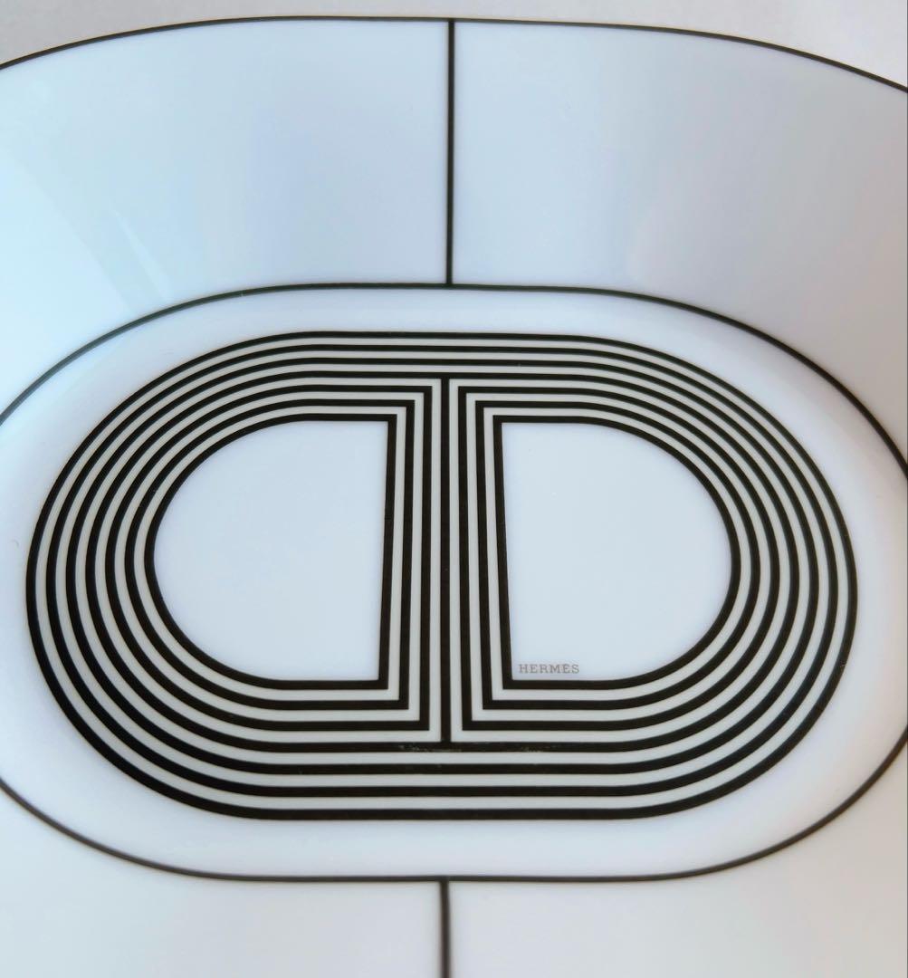 HERMES ラリー24 オーバルプレート　ホワイト/ ブラック