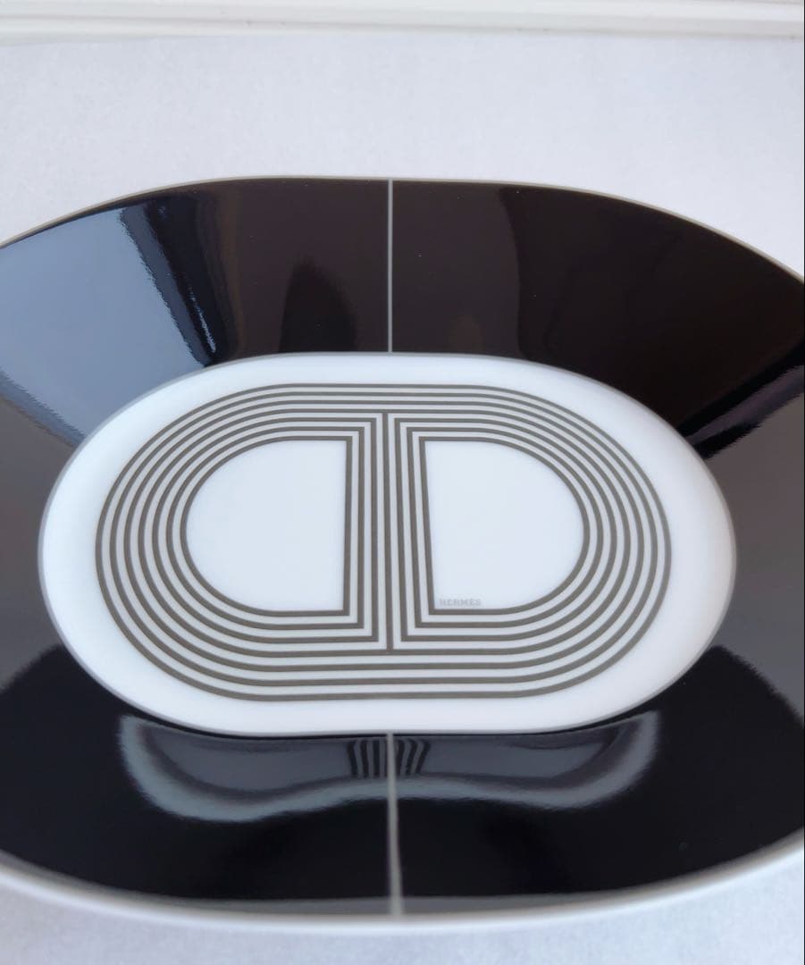 HERMES ラリー24 オーバルプレート　ホワイト/ ブラック