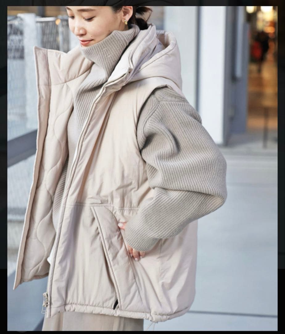 美品ダウンベスト