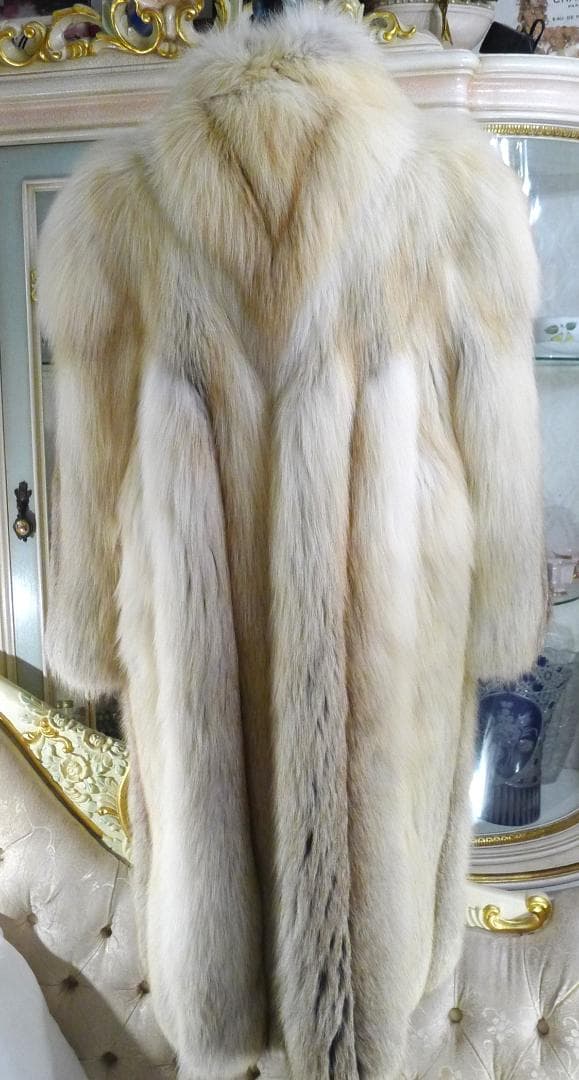 超お買い得【EMBA】超高級プラチナFOXfurロングコート(登録ナンバー付）◇