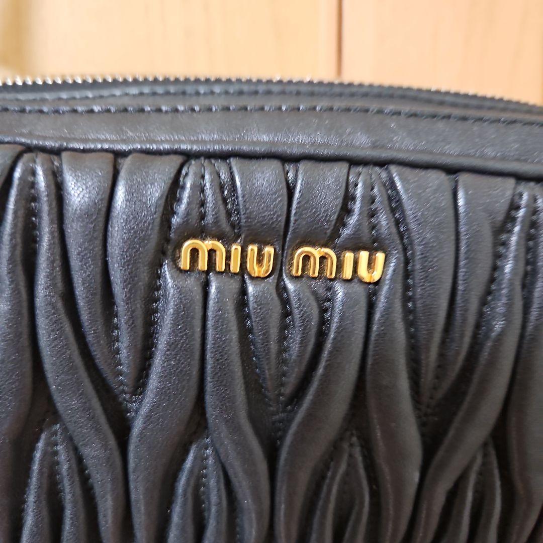 MIU MIU　マテラッセ　ブラック　ショルダー