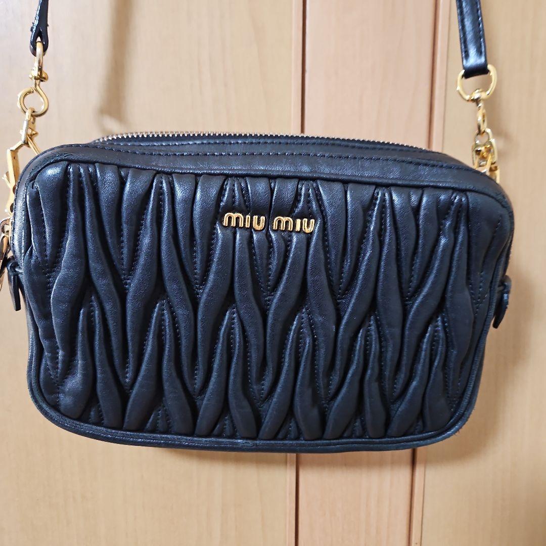 MIU MIU　マテラッセ　ブラック　ショルダー