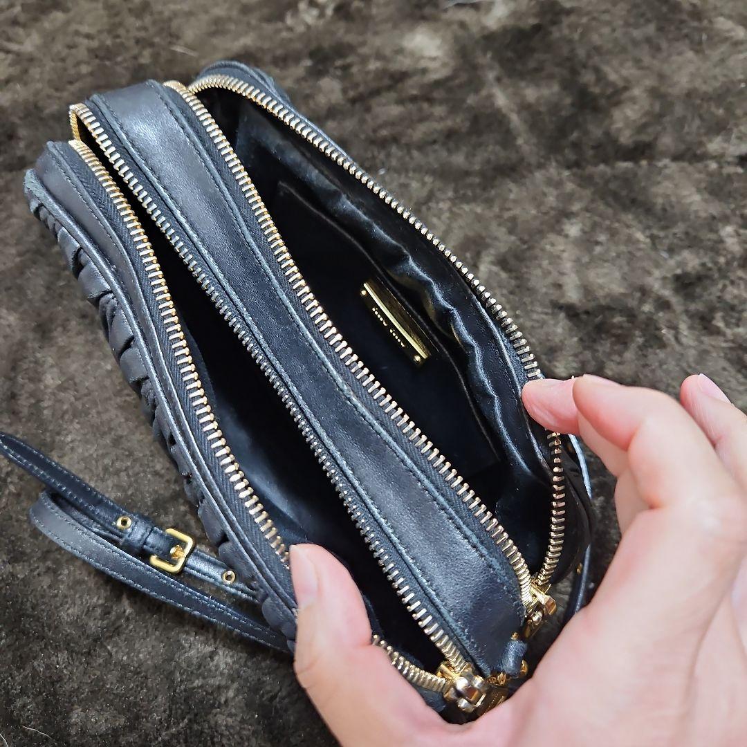 MIU MIU　マテラッセ　ブラック　ショルダー