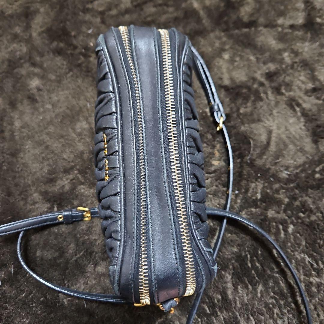 MIU MIU　マテラッセ　ブラック　ショルダー