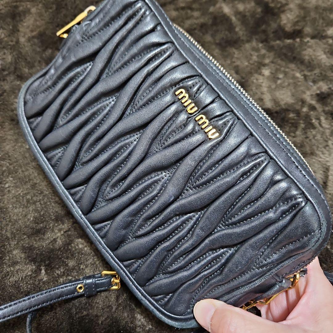 MIU MIU　マテラッセ　ブラック　ショルダー