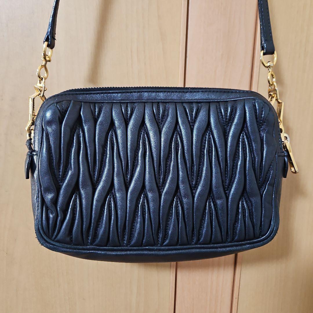 MIU MIU　マテラッセ　ブラック　ショルダー