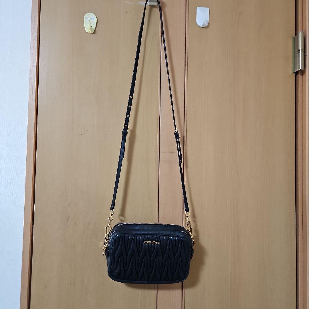 MIU MIU　マテラッセ　ブラック　ショルダー