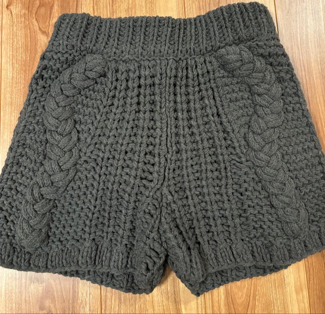 エトレトウキョウ ケーブルニットベスト&ケーブルニットショートパンツ グレー