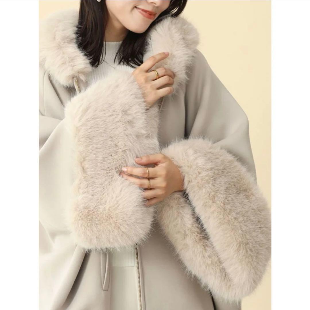 【新品未使用】ヤマダヤ フェンネル ファー付 フード ポンチョ ライトグレージュ