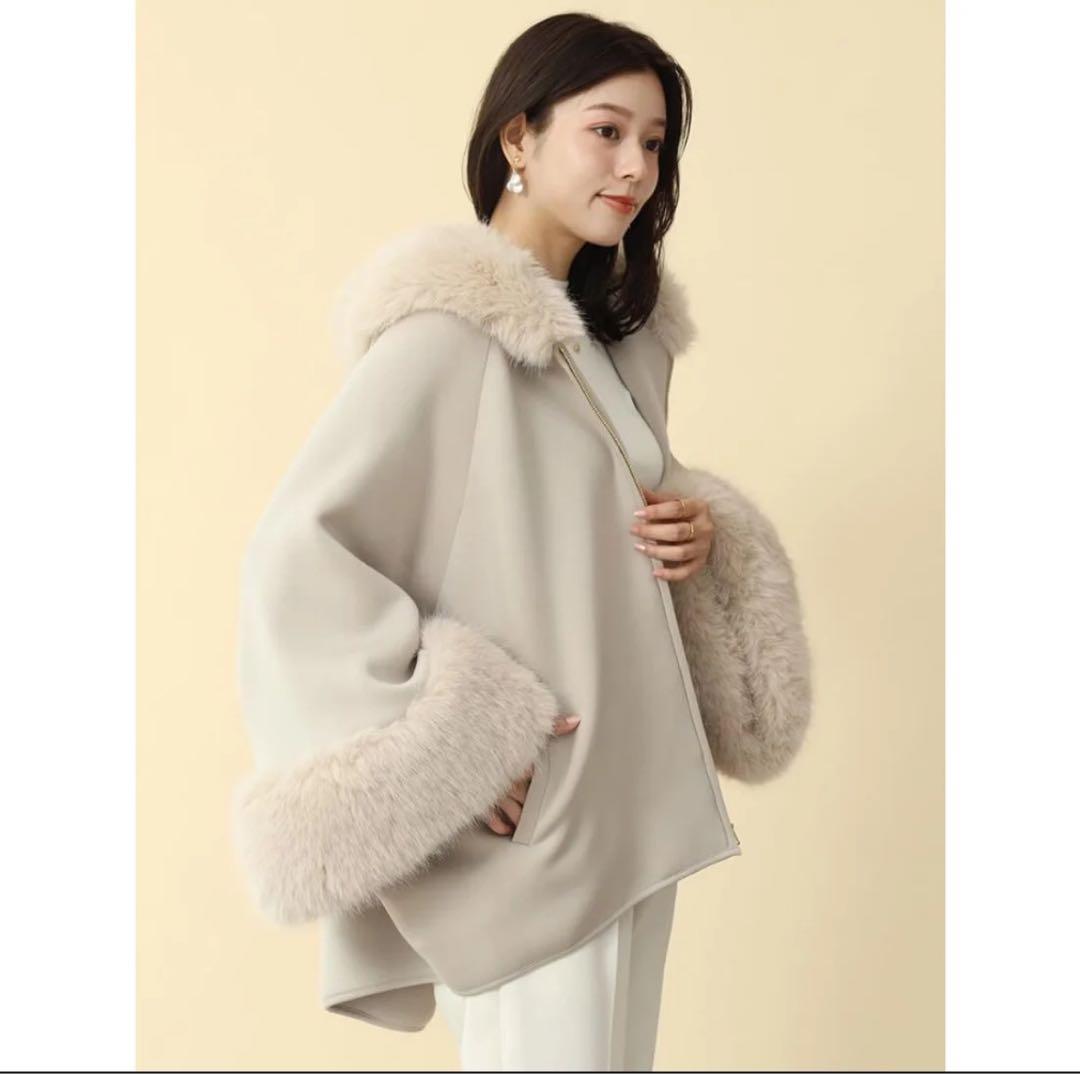 【新品未使用】ヤマダヤ フェンネル ファー付 フード ポンチョ ライトグレージュ