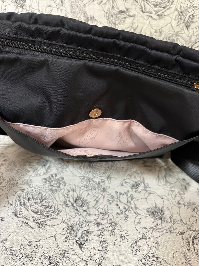 トッカ　FRILL POCHETTE ポシェット　ブラック