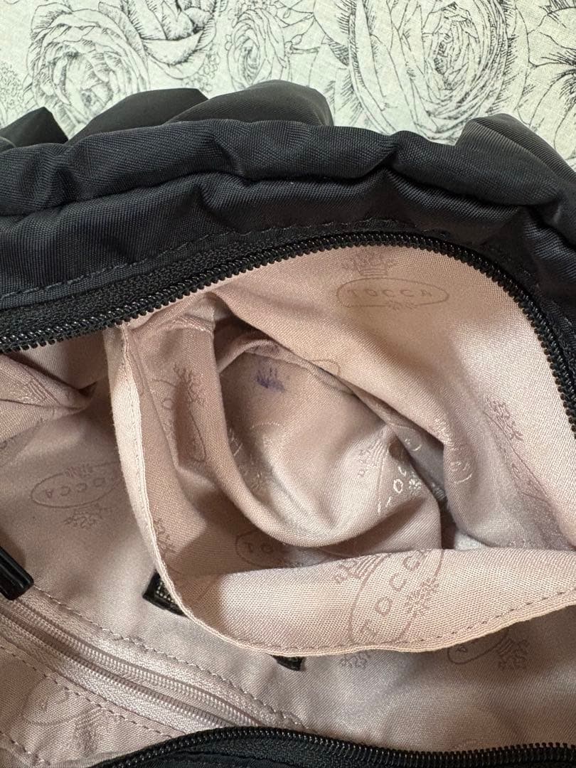 トッカ　FRILL POCHETTE ポシェット　ブラック