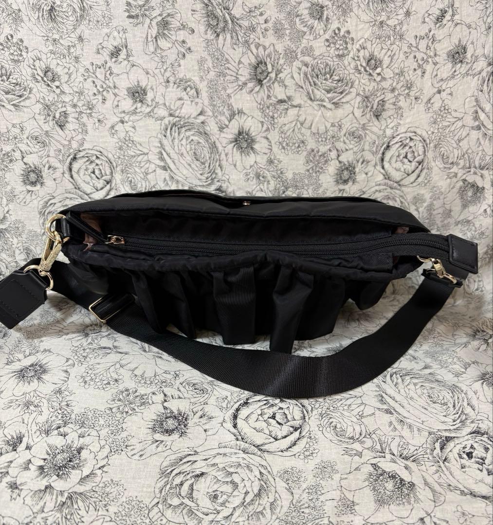 トッカ　FRILL POCHETTE ポシェット　ブラック
