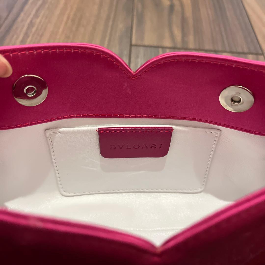 ブルガリ　BVLGARI ピンク サテンクラッチバッグ チェーンストラップ