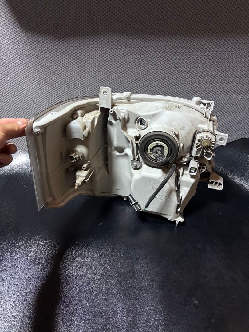 ハイエース　ヘッドライト　6型　インナーブラック