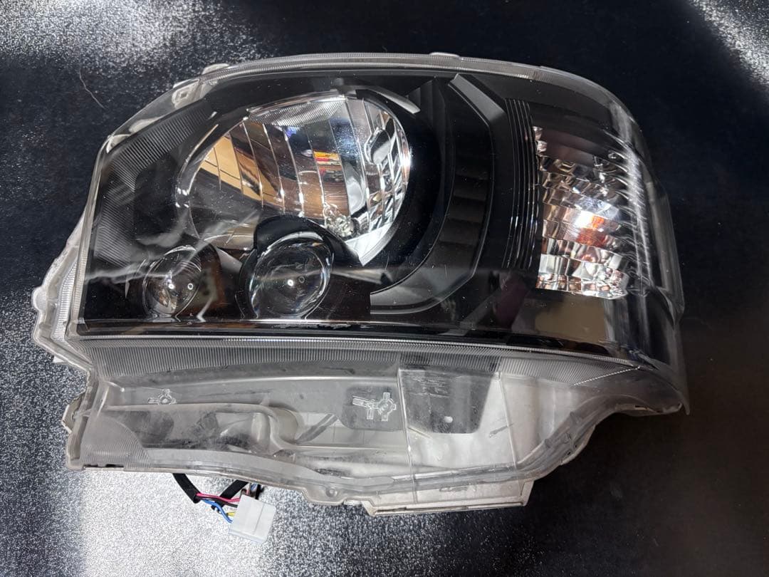 ハイエース　ヘッドライト　6型　インナーブラック