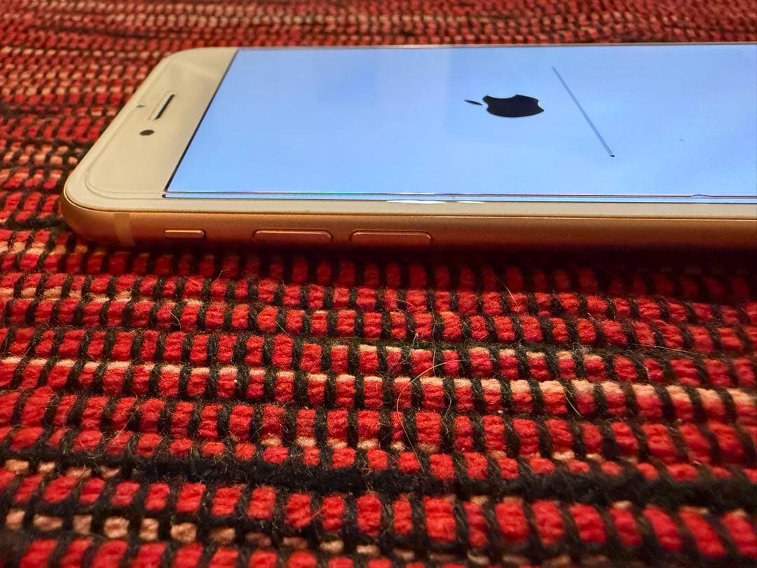 iPhone8本体/64GB/ゴールド/バッテリー93%