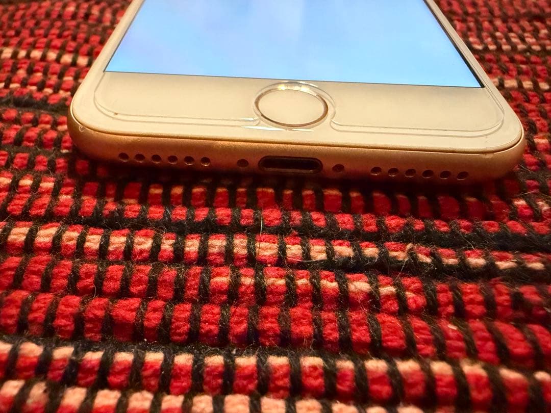 iPhone8本体/64GB/ゴールド/バッテリー93%