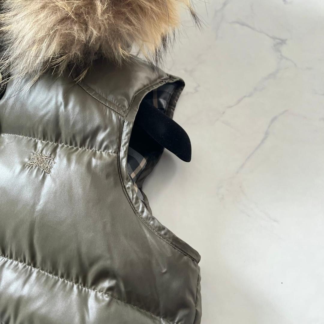 バーバリーブルーレーベル ノバチェック ファー付 ダウンベスト カーキ 緑 M