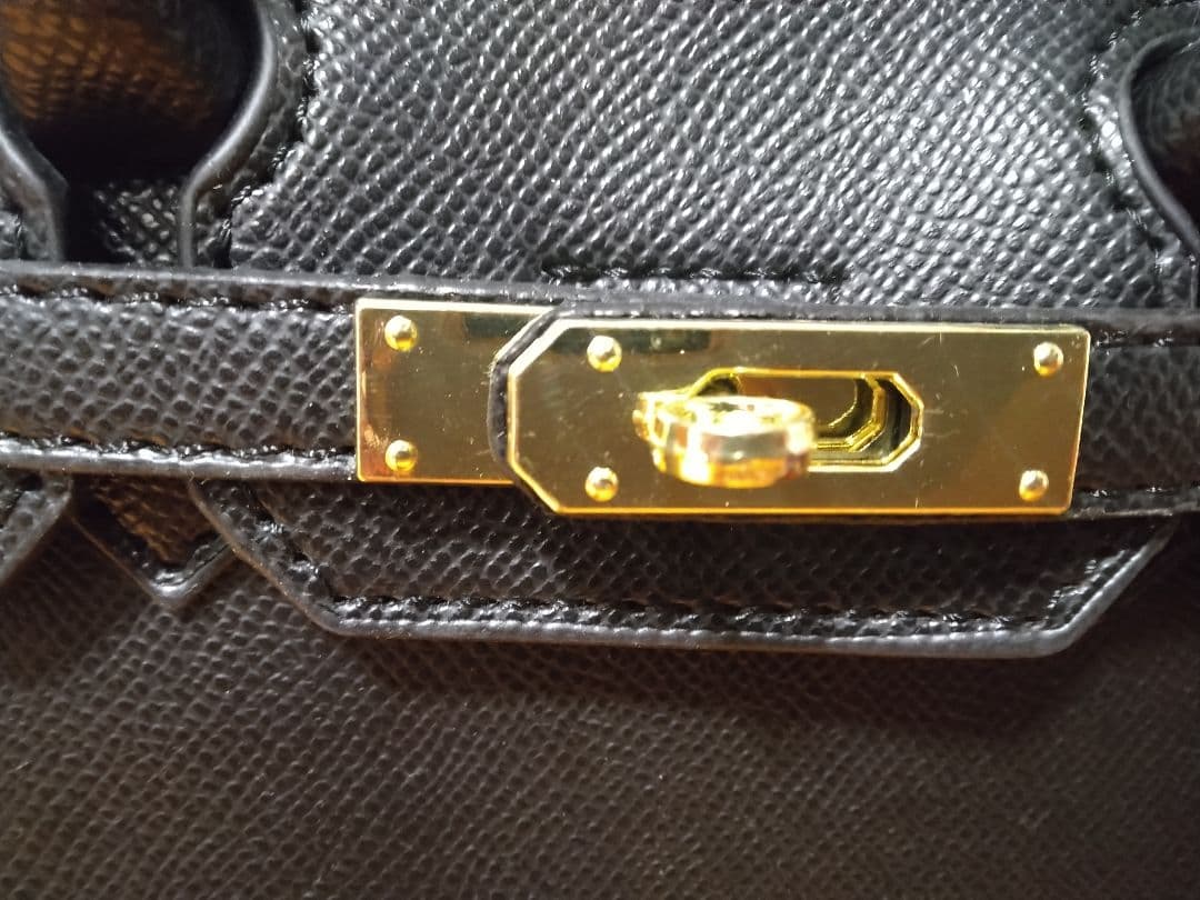 ルイヴィトン南京錠＋おまけノーブランドトートバッグ２５size黒＋ゴールド