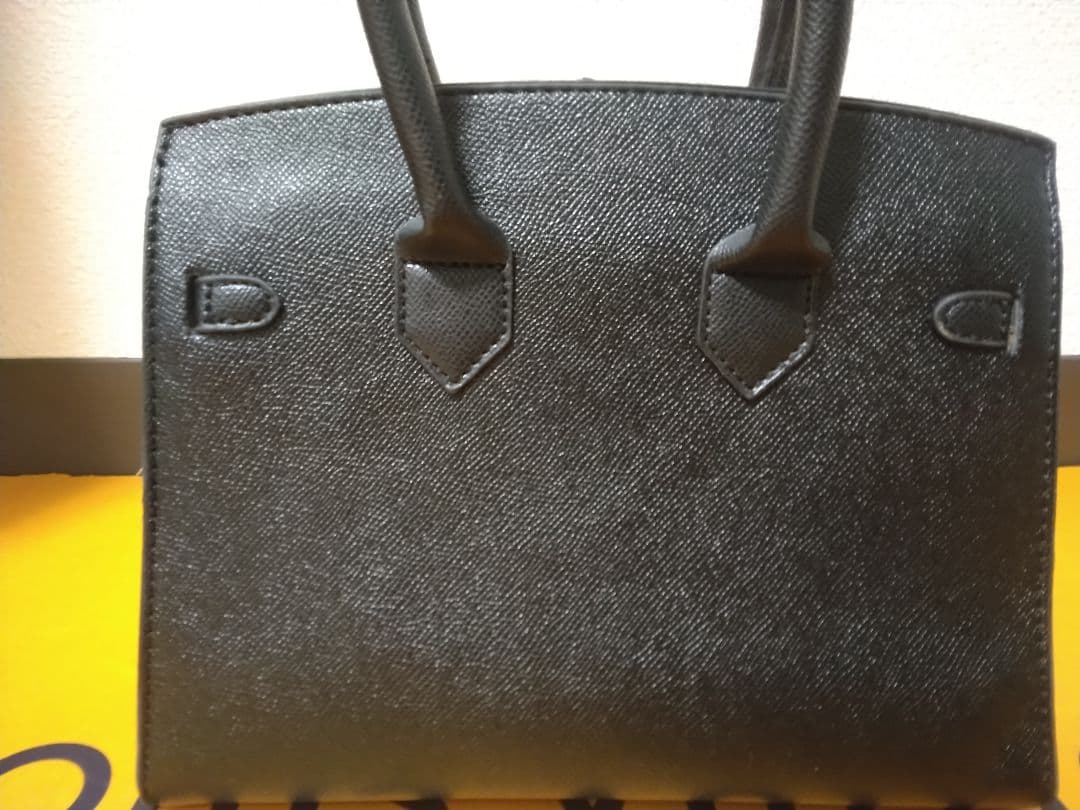 ルイヴィトン南京錠＋おまけノーブランドトートバッグ２５size黒＋ゴールド