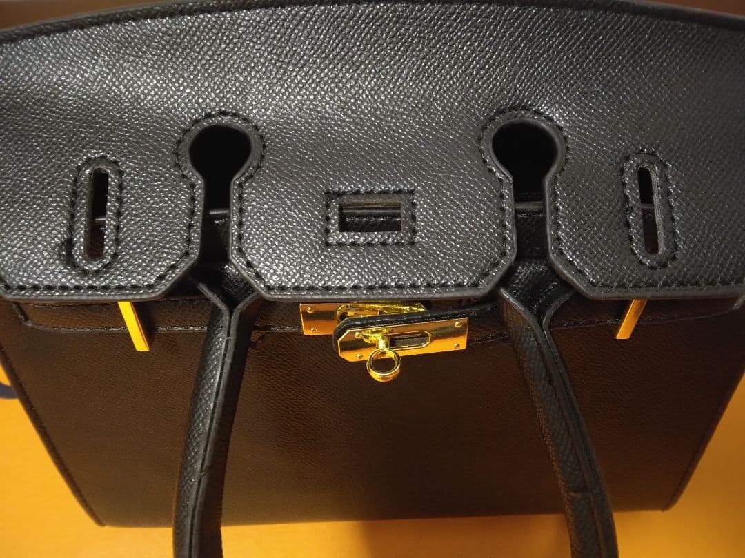 ルイヴィトン南京錠＋おまけノーブランドトートバッグ２５size黒＋ゴールド