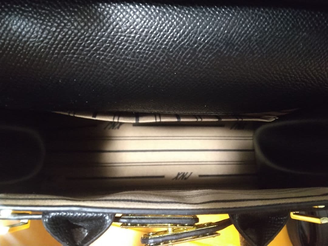 ルイヴィトン南京錠＋おまけノーブランドトートバッグ２５size黒＋ゴールド