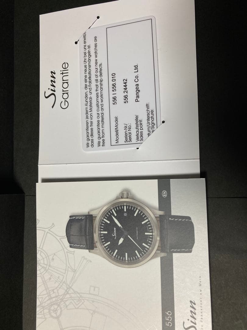 Sinn 556自動巻き時計 ブラックダイヤル 交換用ストラップ付き