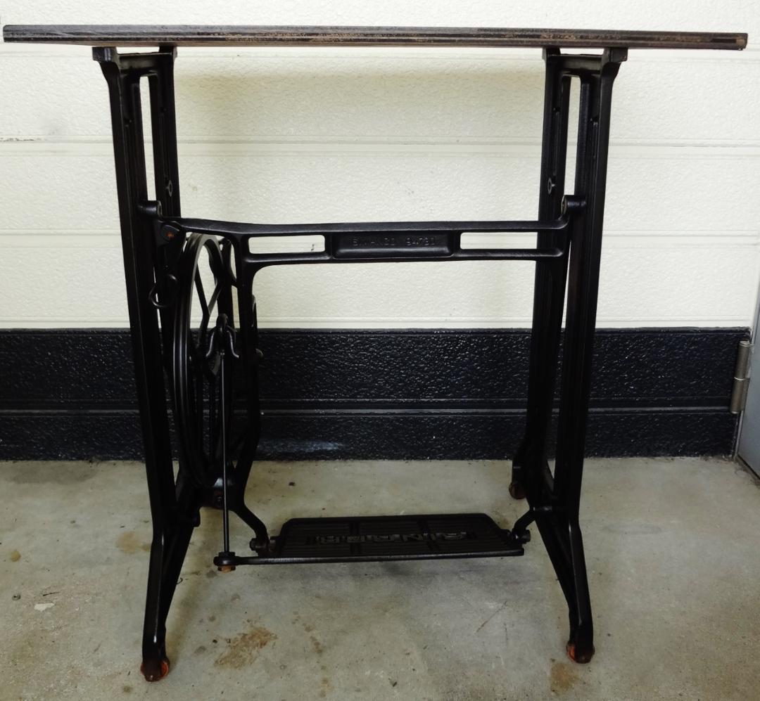 【アンティーク】SINGER　シンガー　足踏みミシン　ミシン台 　鉄製　デスク