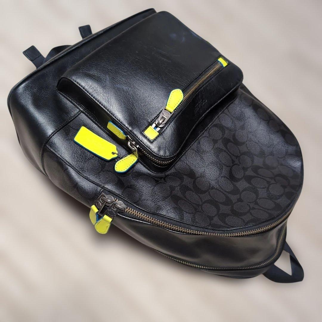 コーチ　レザーリュック 黒/ネオンイエロー