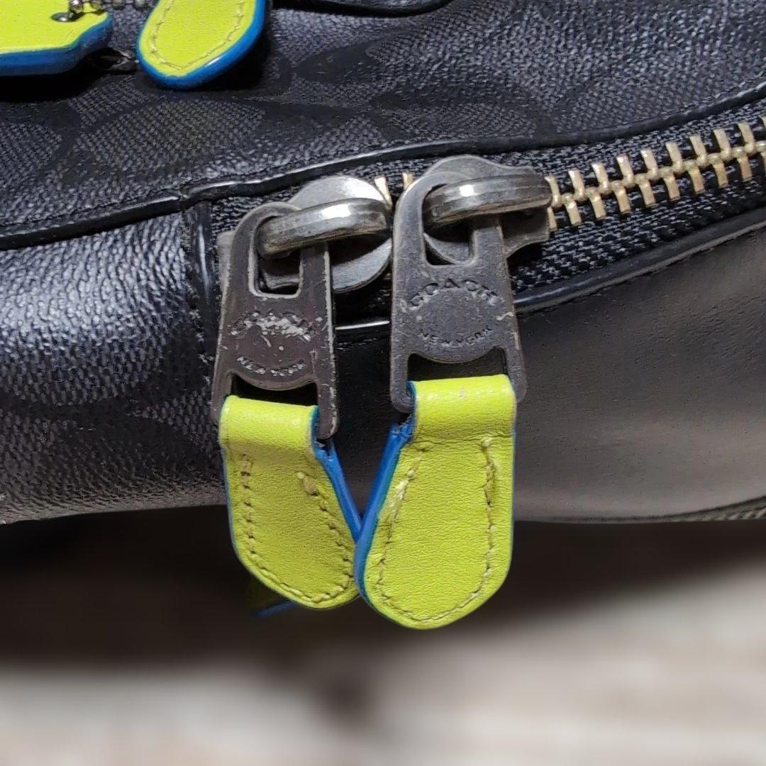 コーチ　レザーリュック 黒/ネオンイエロー
